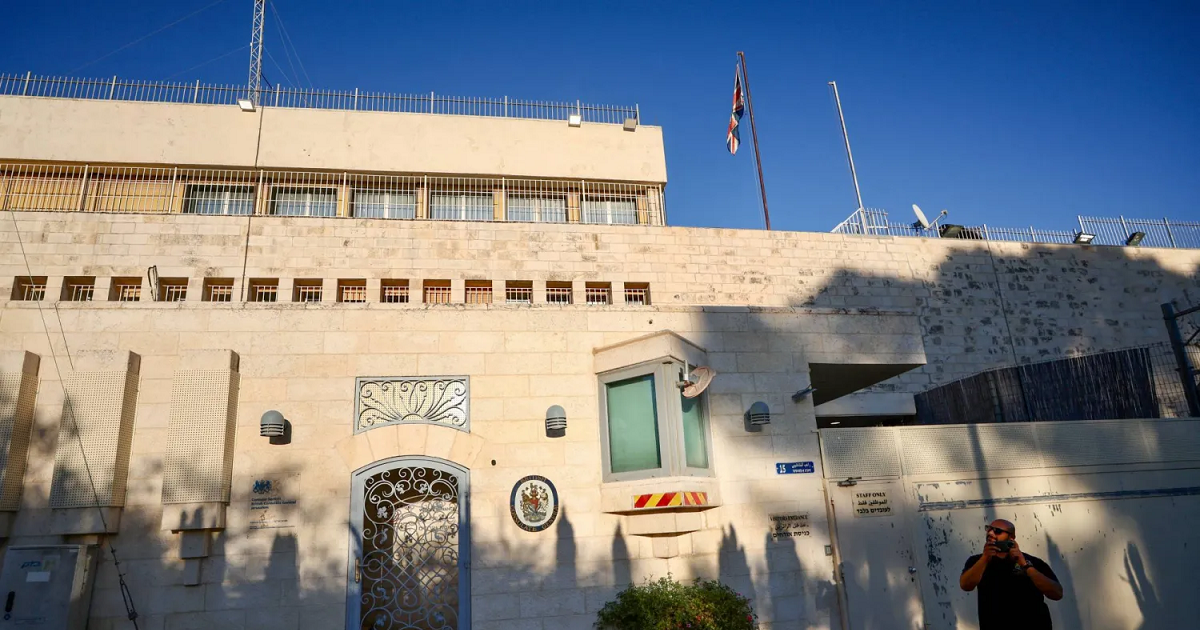 بريطانيا تلوح بطرد دبلوماسيين إسرائيليين إذا نفذت تل ابيب قرار إغلاق قنصليتها بالقدس